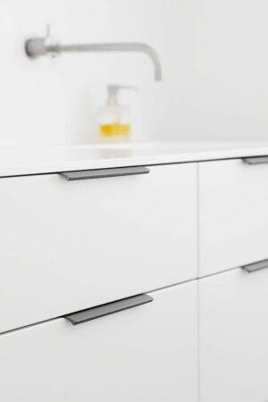 Uchwyt meblowy krawędziowy Edge Straight 40 Aluminiowy Antracyt Szczotkowany