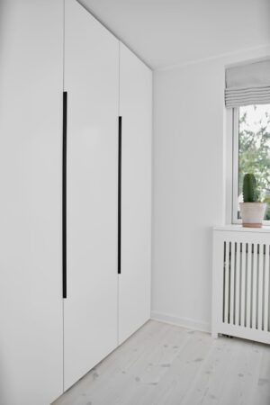 Uchwyt meblowy krawędziowy Edge Straight 1200 Aluminiowy Czarny Matowy Szczotkowany