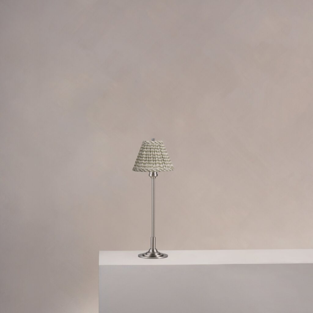 Cotswold mała plisowana lampa stołowa zielony mech – Satynowy nikiel