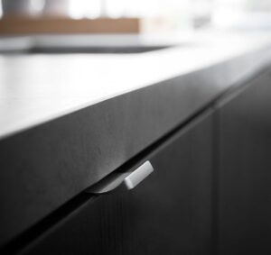 Uchwyt meblowy krawędziowy Edge Straight Upwards 40 Aluminiowy Srebrny