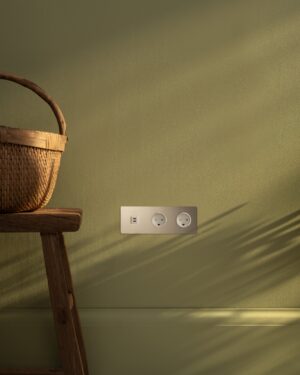 Kew Gniazdo USB-C 30 W i duńskie typu K x 2 w potrójnej ramce – Polerowany nikiel, Biały