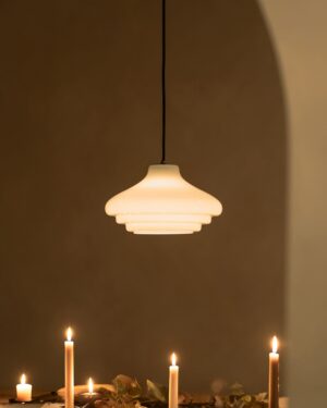 Brookfield średnia lampa wisząca z opalowym szkłem – Antyczny mosiądz