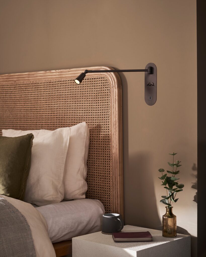 Sloane lampka do czytania z 2 włącznikami dźwigniowymi oraz USB-C – Brąz
