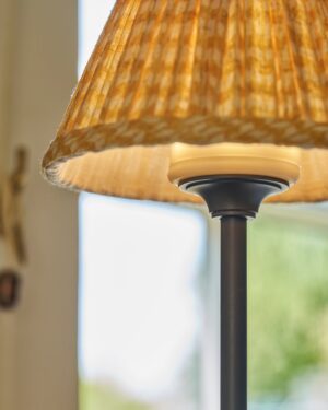 Cotswold plisowana lampa stołowa lniany odcień żółci z możliwością ładowania – Brąz