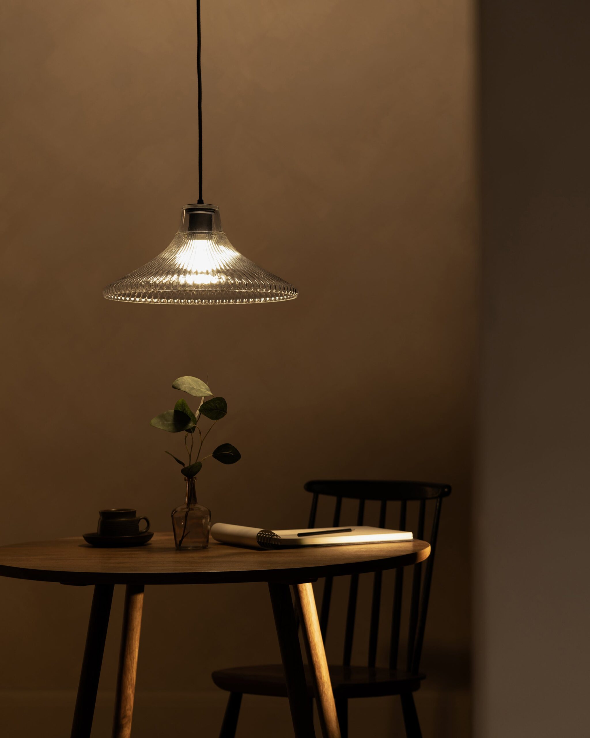 Hammersmith duża lampa wisząca z ryflowanym szkłem – Brąz