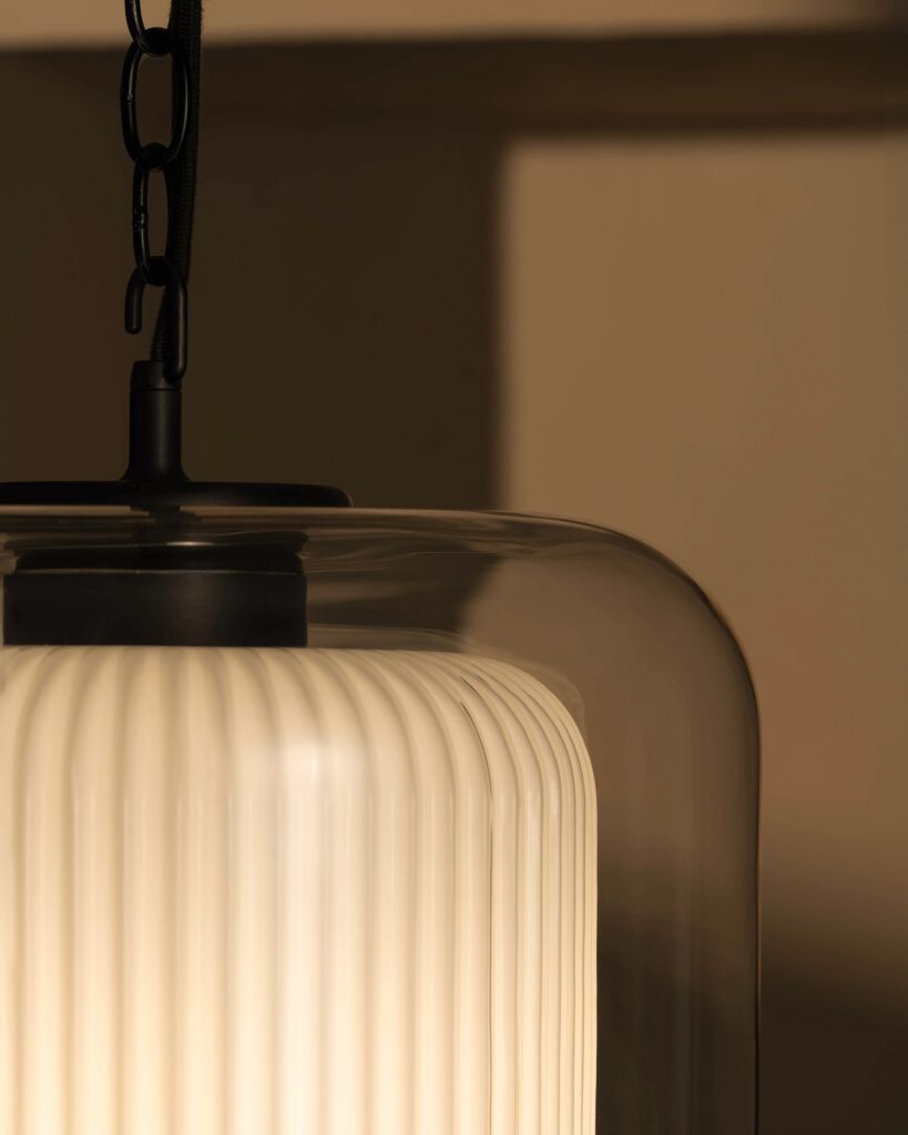 Windsor duża lampa wisząca z opalowym szkłem – Brąz
