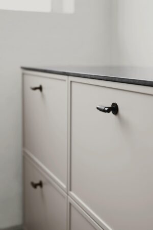 Gałka meblowa T-Bar Manor T 54 Metalowa Czarna Matowa