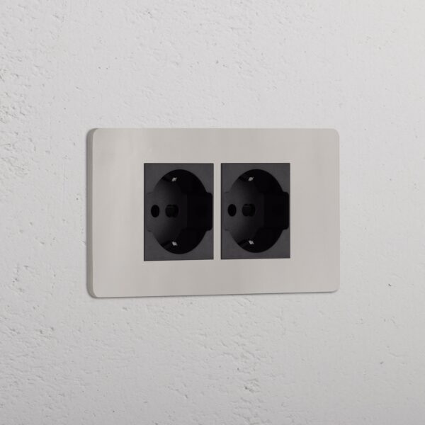 Grove 4-mechanizmowe gniazdo 2x Schuko/Bipasso – Polerowany nikiel, Czarny