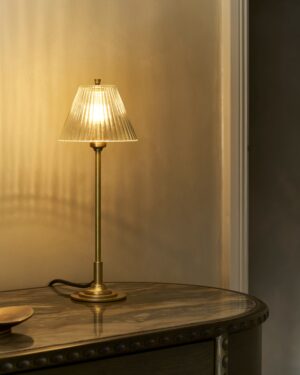 Cotswold mała lampa stołowa z ryflowanym szkłem – Antyczny mosiądz
