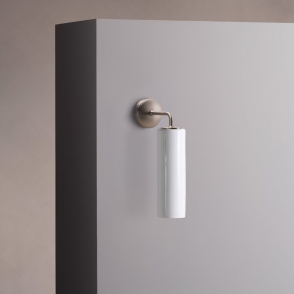 Claremont mały kinkiet ścienny z delikatną porcelaną – Satynowy nikiel