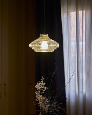 Brookfield średnia lampa wisząca z ryflowanym szkłem – Antyczny mosiądz