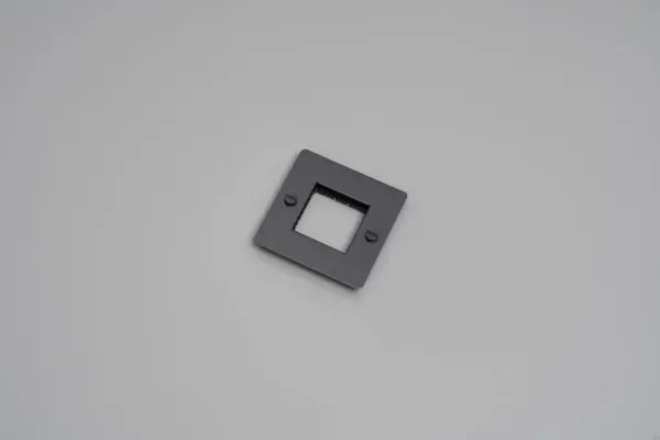 Ramka bez wypełnienia bez logotypu Plate 1G Standard Europejski – Czarny (EU)