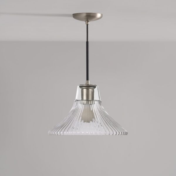 Hammersmith średnia lampa wisząca z ryflowanym szkłem – Satynowy nikiel
