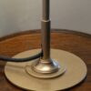 Cotswold średnia plisowana lampa stołowa biały alabaster – Antyczny mosiądz