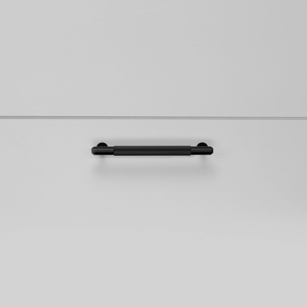 Uchwyt meblowy podłużny Pull Bar Linear 125 – Czarny