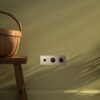 Kew Gniazdo USB-C 30W i szwajcarskie typu J x 2 w potrójnej ramce – Polerowany nikiel, Czarny
