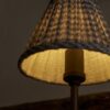 Cotswold plisowana lampa stołowa niebieskoszary z możliwością ładowania – Brąz