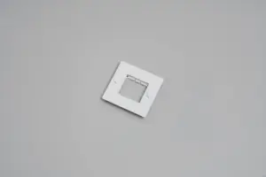 Ramka bez wypełnienia bez logotypu Plate 1G Standard Europejski – Biały (EU)