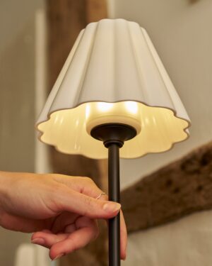 Cotswold lampa stołowa z delikatną porcelaną z możliwością ładowania – Brąz