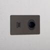 Kew Gniazdo USB-C 30W i szwajcarskie typu J w podwójnej ramce – Brąz, Czarny