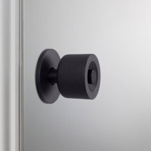 Gałka drzwiowa dwustronna Cast 57 Welder’s Black – Czarny