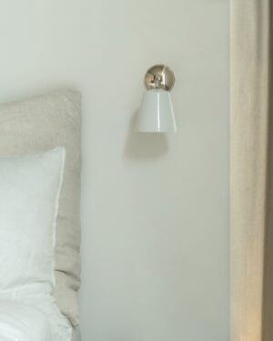 Richmond mały kinkiet ścienny z delikatną porcelaną – Polerowany nikiel