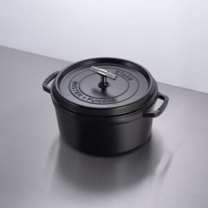 Garnek Cocotte Staub 6.7 L ze m radełkowanym uchwytem – Czarny