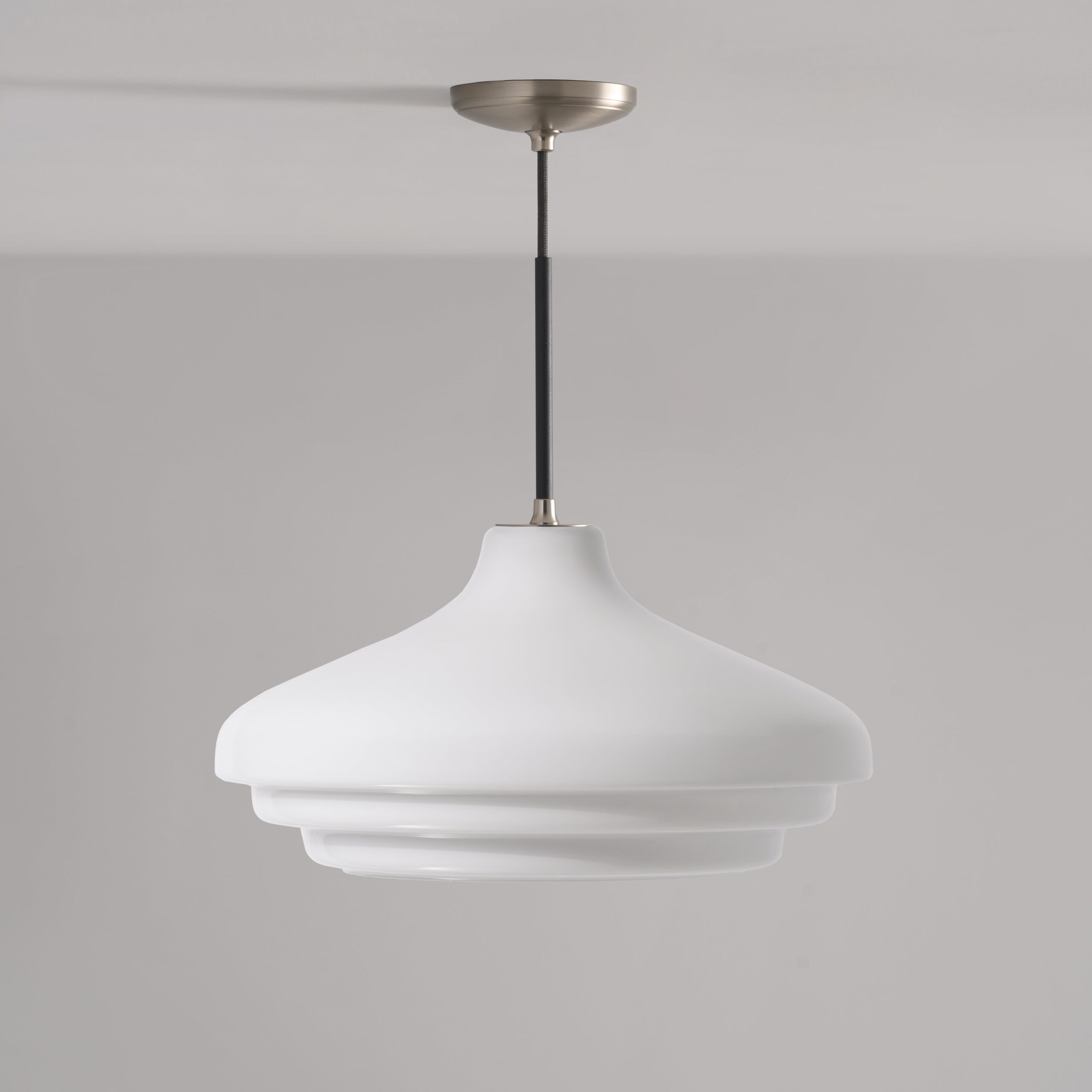 Brookfield duża lampa wisząca z opalowym szkłem – Satynowy nikiel