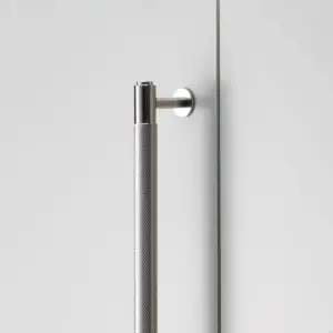 Uchwyt meblowy podłużny Pull Bar Cross 724 – Srebrny