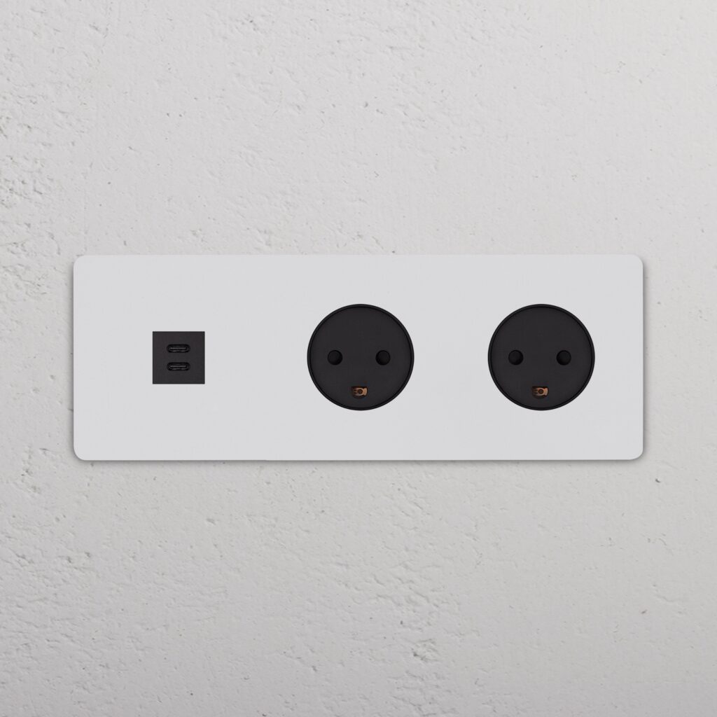 Grove Gniazdo USB-C 30 W i duńskie typu K x 2 w potrójnej ramce – Do malowania, Czarny