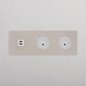 Kew Gniazdo USB-C 30W i szwajcarskie typu J x 2 w potrójnej ramce – Satynowy nikiel, Biały