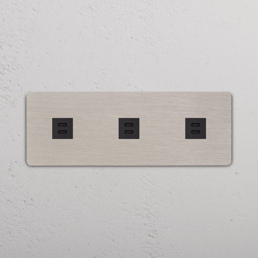 Grove Gniazdo USB-C 30 W x 3 w potrójnej ramce – Satynowy nikiel, Czarny