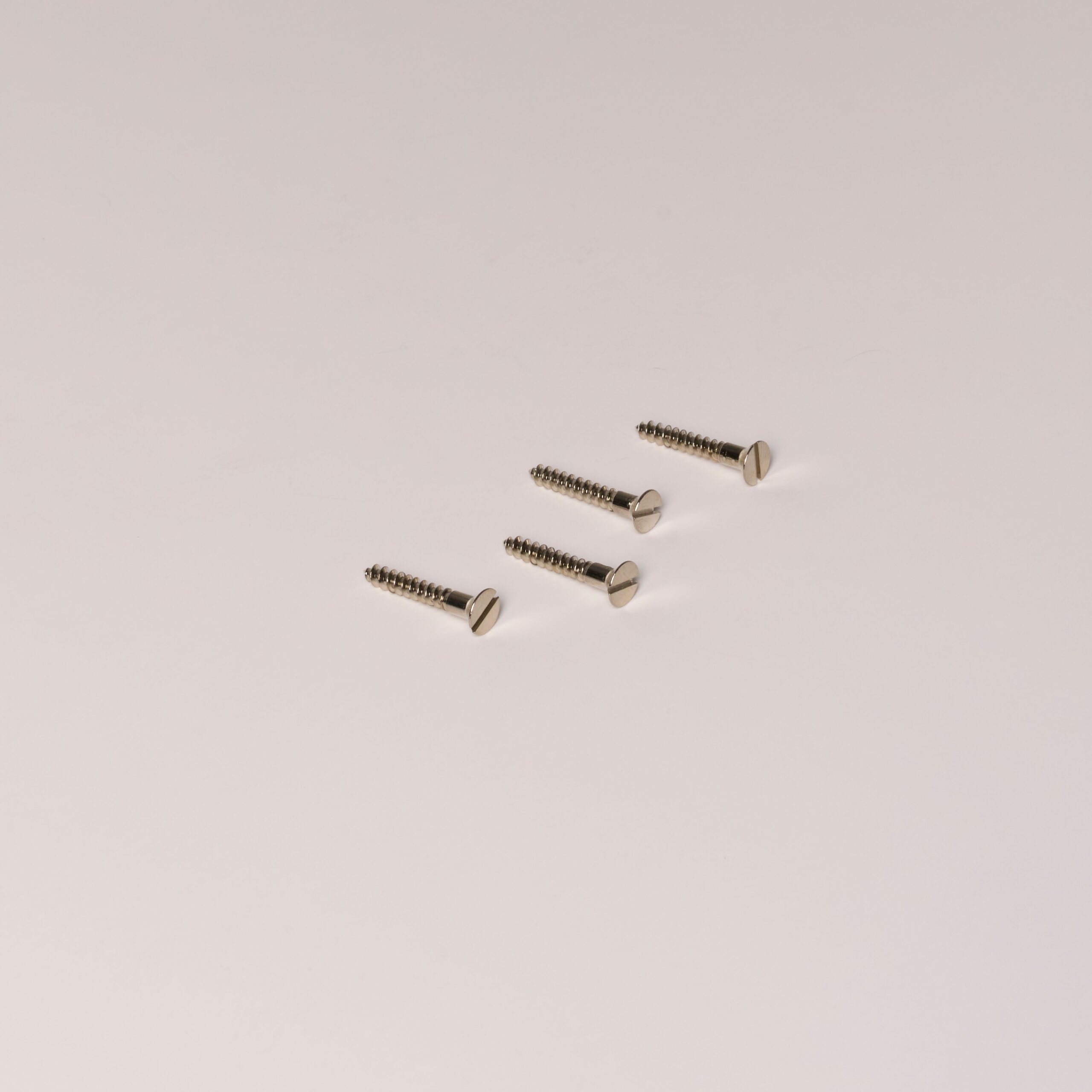 Wkręt samogwintujący do drewna 4 mm x 25 mm do okuć okiennych/zamków i zatrzasków x4 – Polerowany nikiel