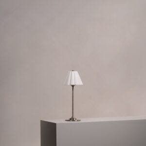 Cotswold lampa stołowa z delikatną porcelaną z możliwością ładowania – Satynowy nikiel, 2700k