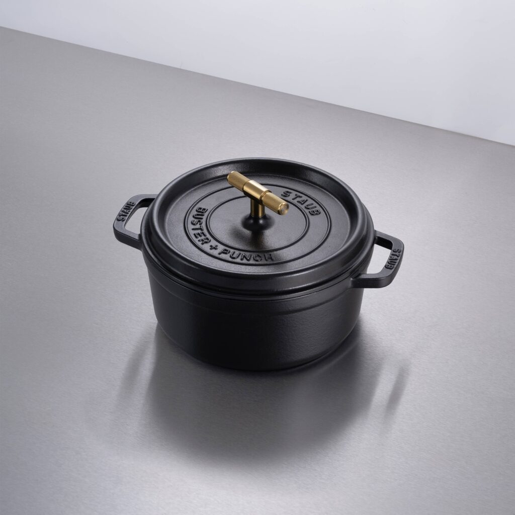 Garnek Cocotte Staub 3.7 L z m radełkowanym uchwytem – Czarny