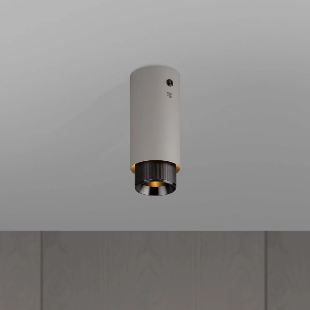 Lampa sufitowa punktowa Exhaust Linear Szara z em – Szary