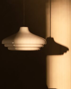 Brookfield duża lampa wisząca z opalowym szkłem – Brąz