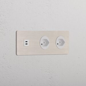 Grove Gniazdo USB-C 30W i szwajcarskie typu J x 2 w potrójnej ramce – Satynowy nikiel, Biały