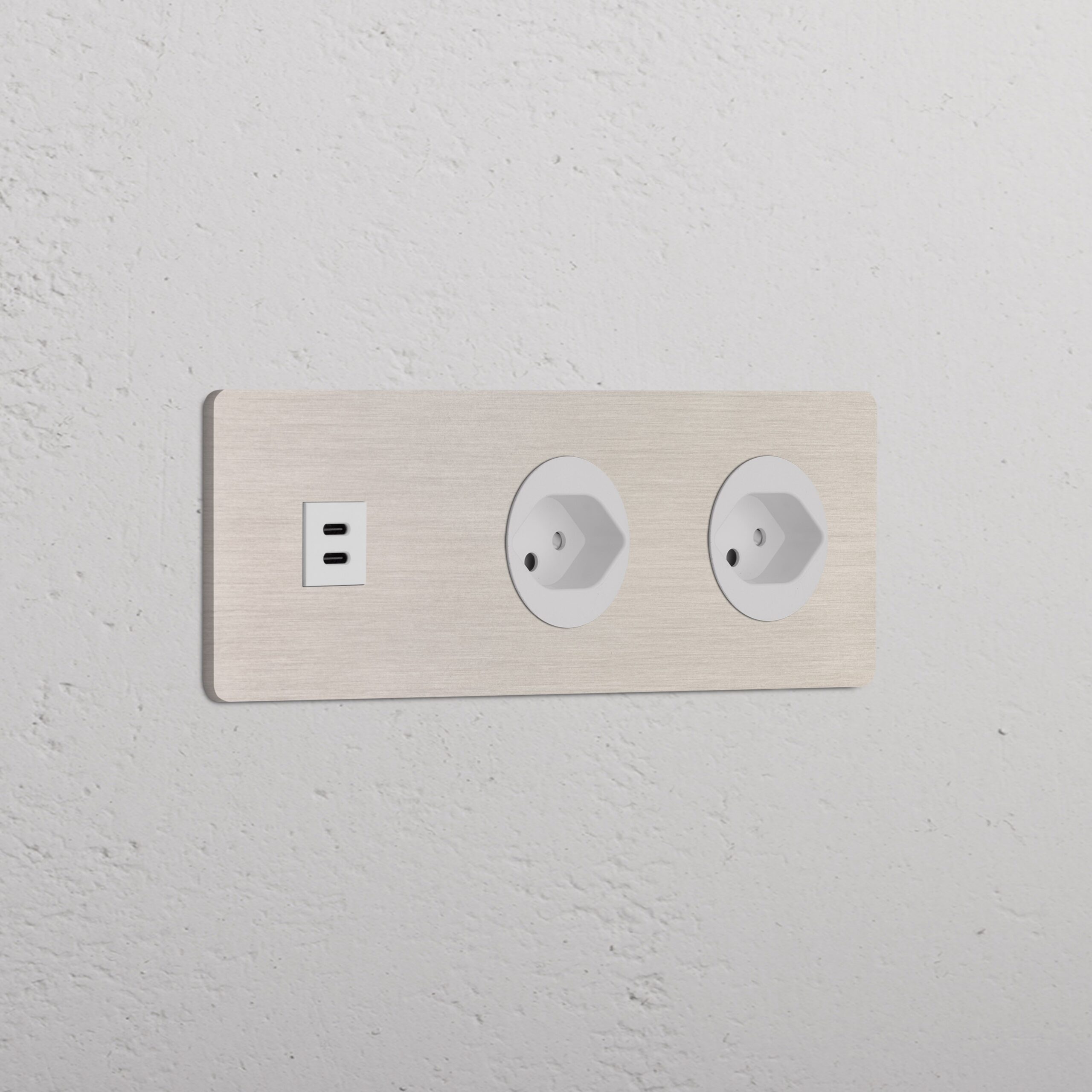 Grove Gniazdo USB-C 30W i szwajcarskie typu J x 2 w potrójnej ramce – Satynowy nikiel, Biały