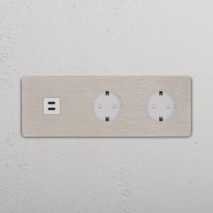 Grove Gniazdo USB-C 30 W i Schuko typu F x 2 w potrójnej ramce – Satynowy nikiel, Biały