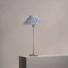 Cotswold średnia plisowana lampa stołowa niebieskoszary – Satynowy nikiel