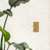 Kew Włącznik dźwigniowy x 2 w podwójnej ramce pionowej – Antyczny mosiądz