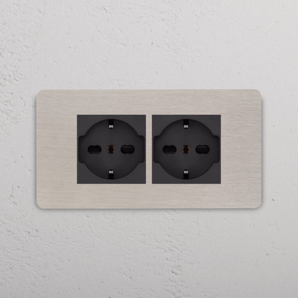 Grove 4-Module 2x Schuko/Bipasso Socket – Satynowy nikiel, Czarny