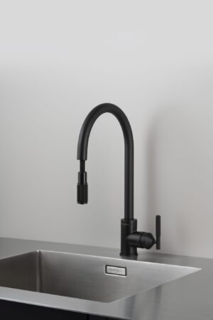 Bateria kuchenna z wyciąganą wylewką Linear Welder’s Black ze Złączem Europejskim – Czarny