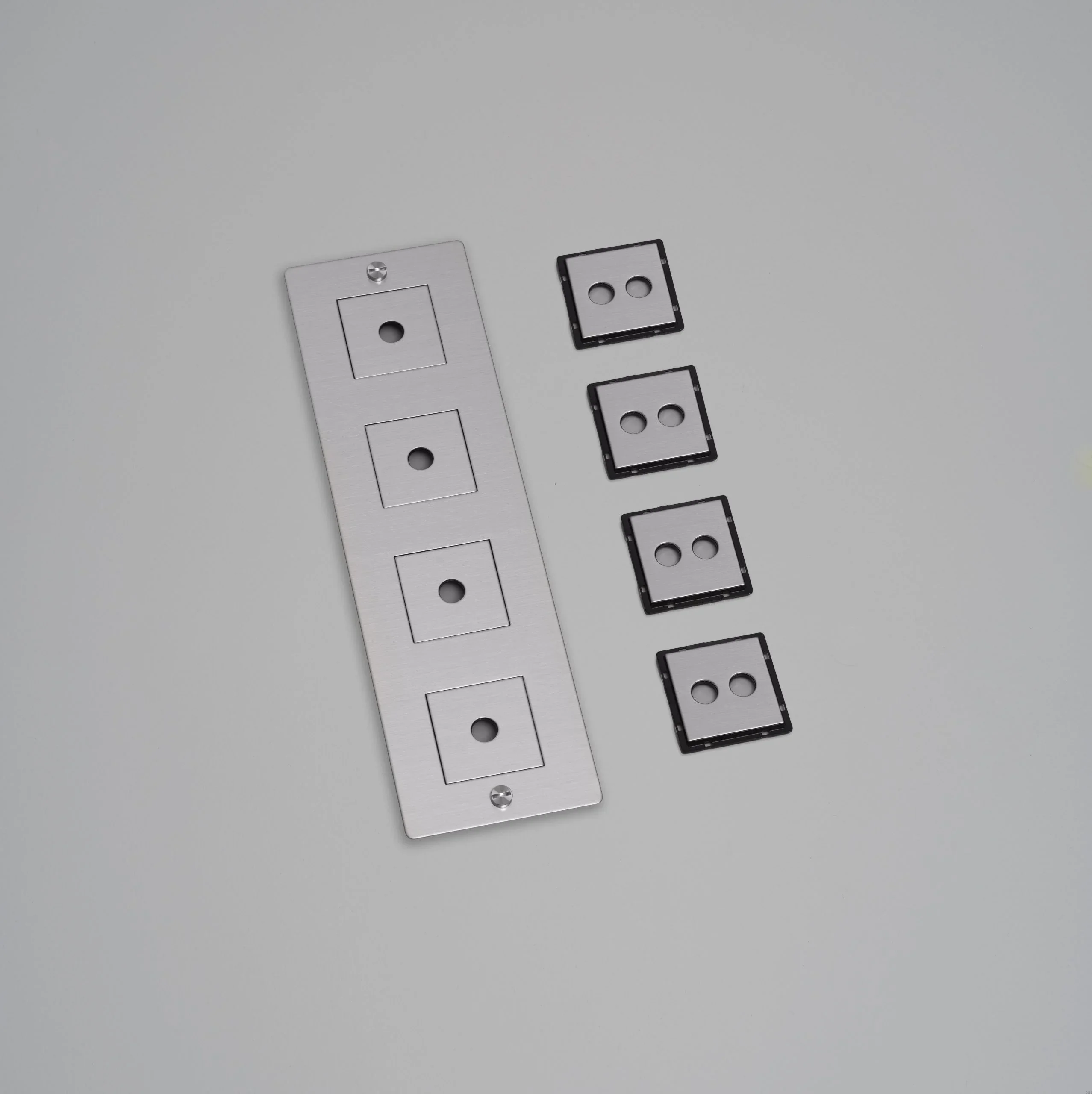 Ramka z wypełnieniem Pionowa Plate 4G Standard Europejski – Srebrny (EU)