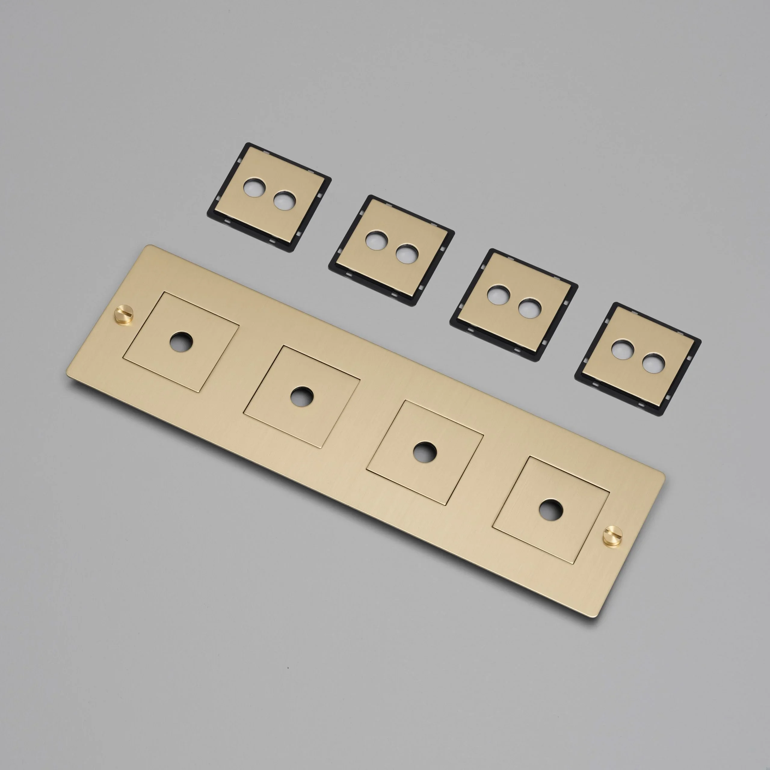 Ramka z wypełnieniem Pozioma Plate 4G Standard Europejski – Złoty (EU)