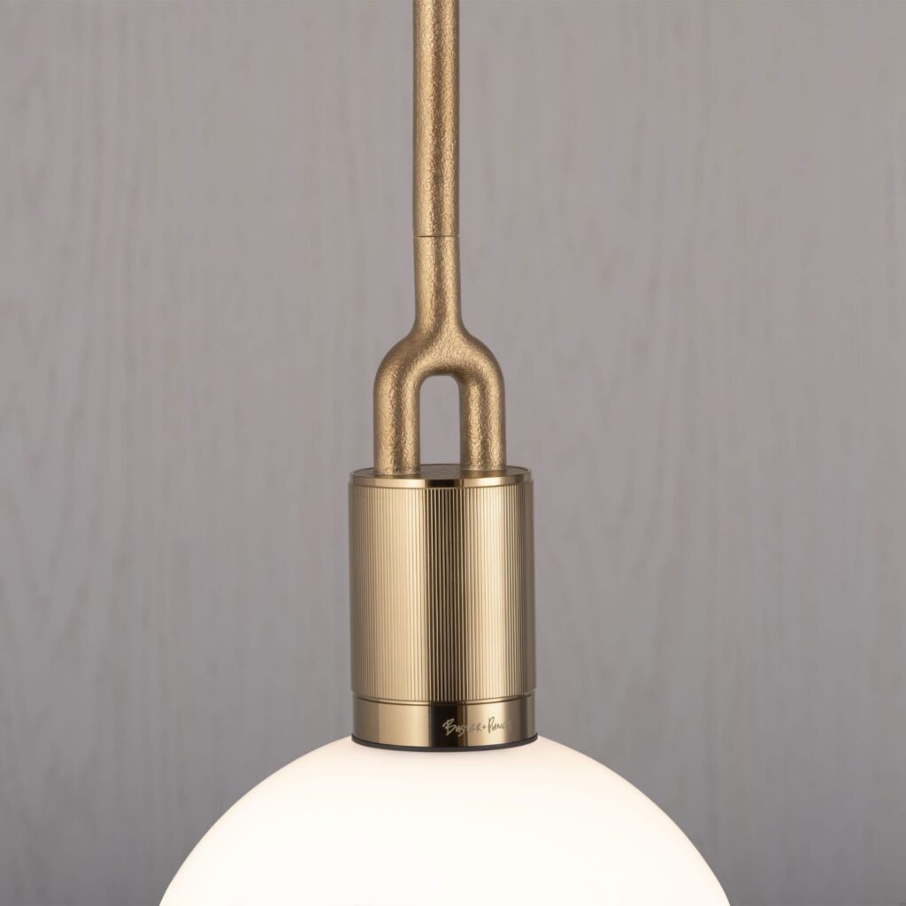 Lampa wisząca Forked M z Mlecznym Kloszem