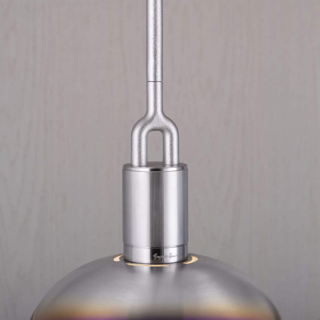 Lampa wisząca z kloszem Forked L z osłoną ową z Mlecznym Kloszem