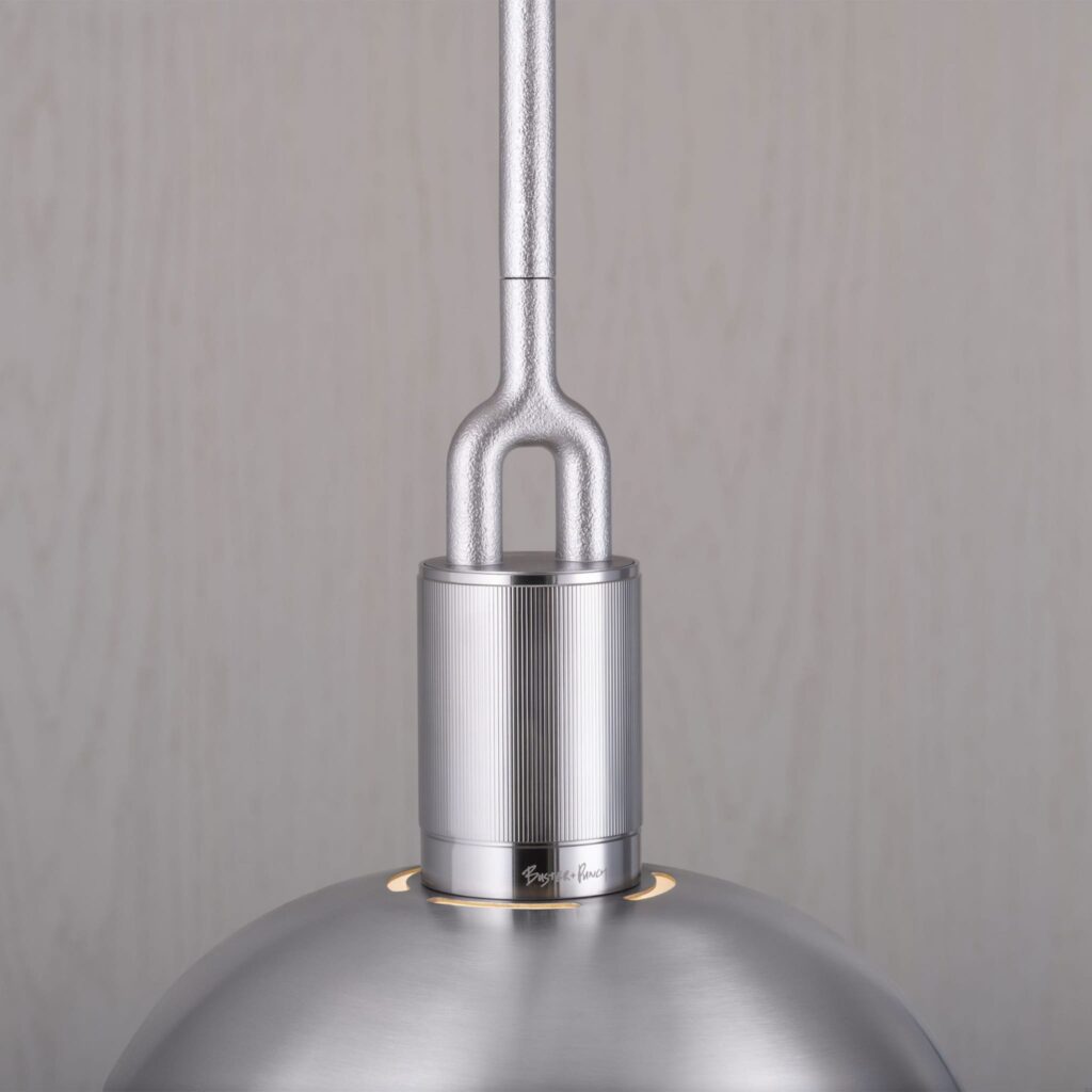 Lampa wisząca z kloszem Forked L z osłoną ową Srebrną z Mlecznym Kloszem