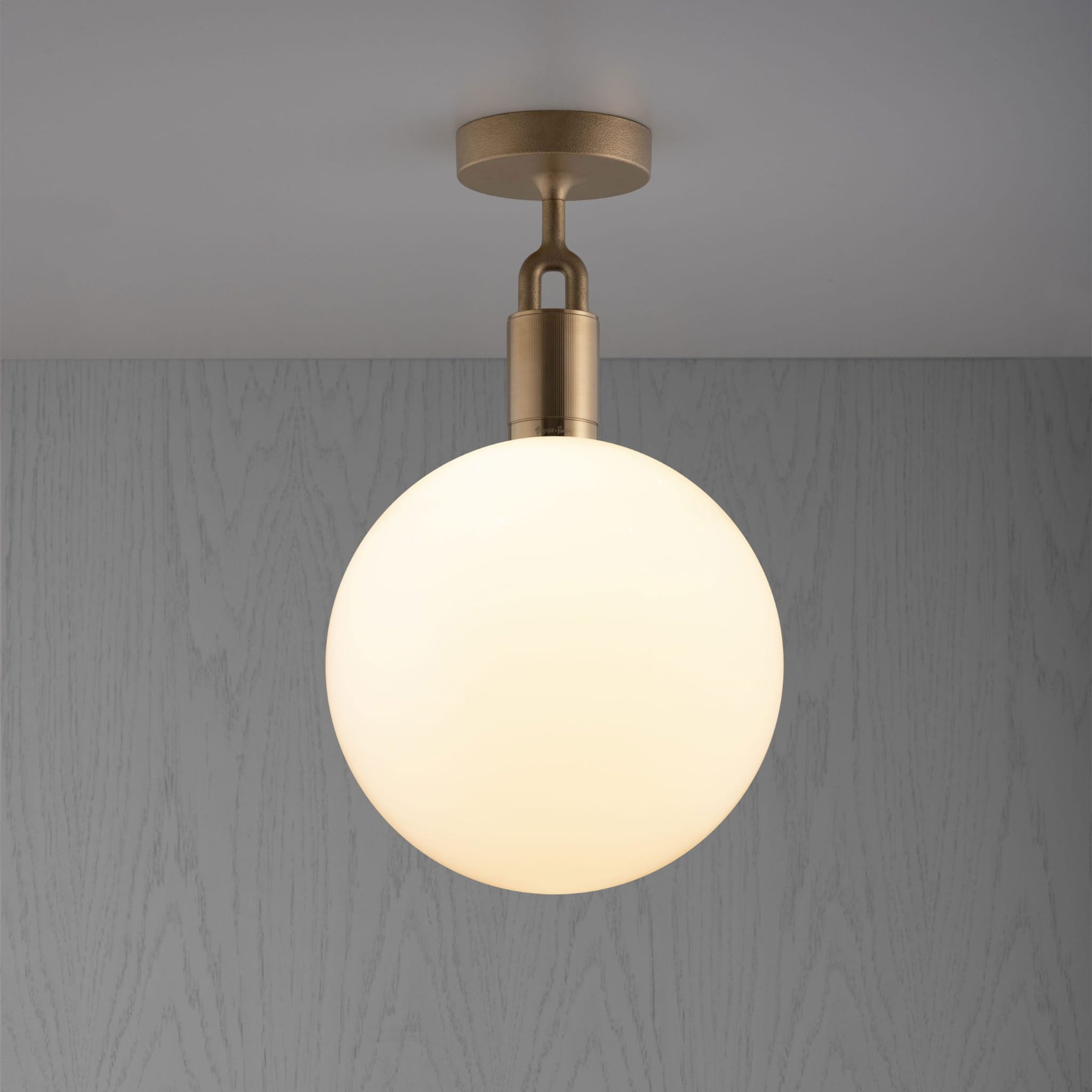 Lampa sufitowa z kloszem Forked L z Mlecznym Kloszem
